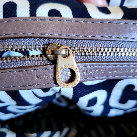 Marc by Marc Jacobs Taupe Leather Classic Q Baby Groovee Bag - Picture 6 of 11